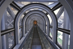 20230822190106__A749611-Sommerurlaub Japan--Osaka-Umeda Sky Building Rolltreppe-Gx0