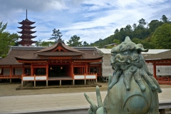 20230825113722__A740210-Sommerurlaub Japan--Miyajima-Itsukushima Schrein Pagode-Gx0