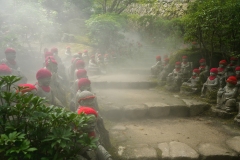 20230825121229__A740242-Sommerurlaub Japan--Miyajima-Daisho-in Tempel Mönchstatue-Gx0