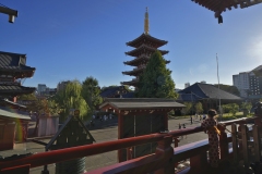 20230829174552__A741253-Sommerurlaub Japan--Tokyo-Asakusa Schrein Pagode Kimono-Gx1