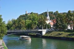 20250819112711_DSC07836-Fahrradtour-Slowenien-Ljubljana-Schloss-Boot_Gx0